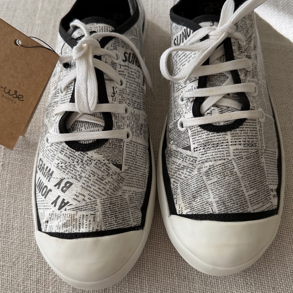 Free People White & Black Newspaper Print Sneakers Fits 7.5 to 8 LOVE 🌎❤️👏🏻 - Picture 9 of 11